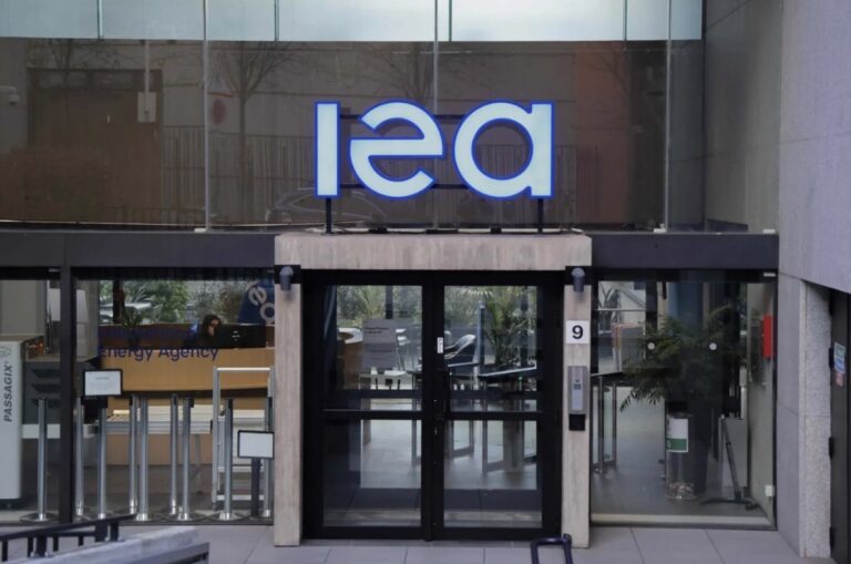 Entrance of the International Energy Agency (IEA) headquarters in Paris, illustrating the IEA World Energy Investment 2026 report