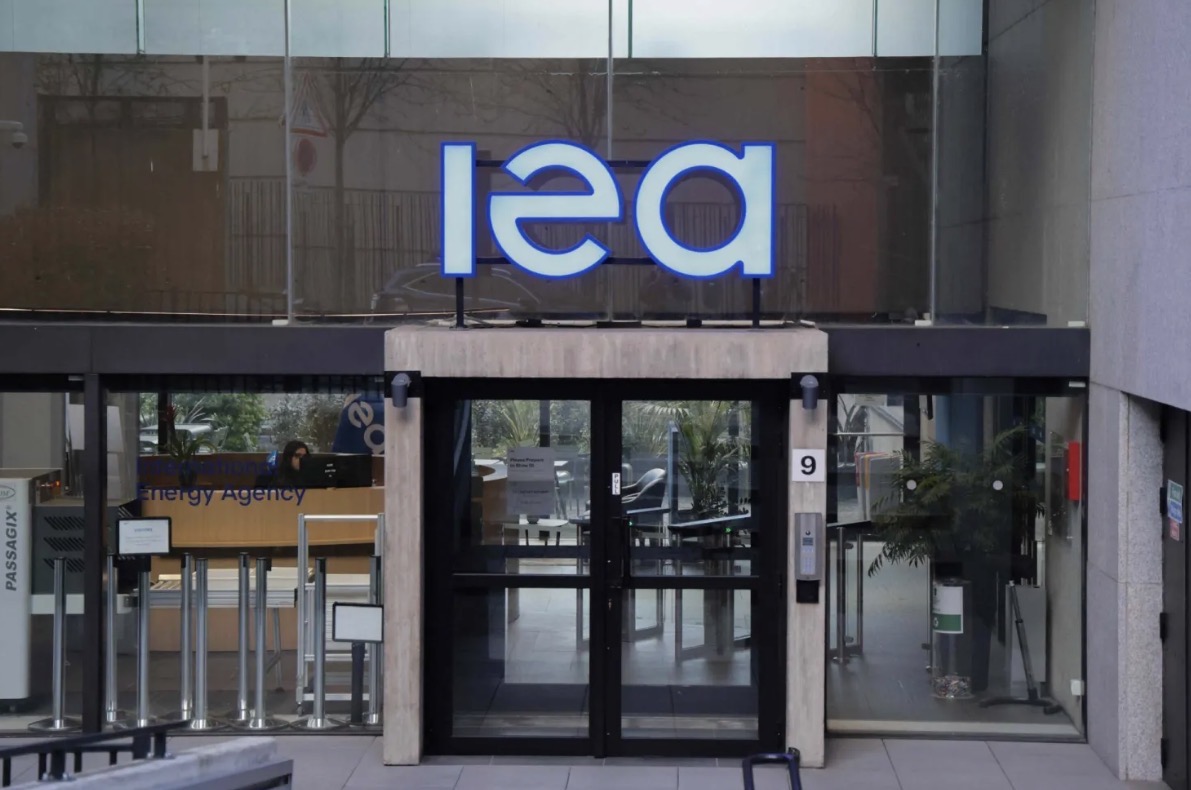 Entrance of the International Energy Agency (IEA) headquarters in Paris, illustrating the IEA World Energy Investment 2026 report