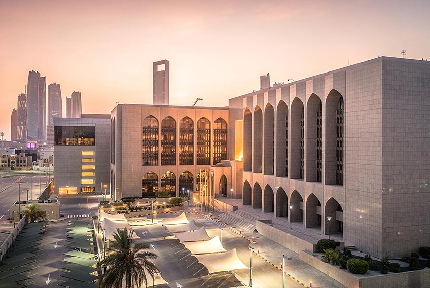 المركزي الإماراتي يخفض توقعات النمو لعام 2026 إلى 1.7 بالمئة بفعل اضطرابات إقليمية مؤقتة